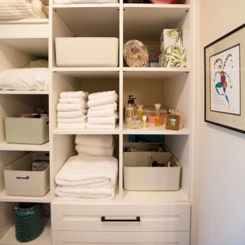 Custom Closets - Linen Closet