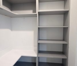 Custom office with matte colors in San Antonio, Florida.