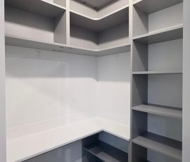 Custom office with matte colors in San Antonio, Florida.