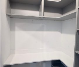 Custom office with matte colors in San Antonio, Florida.